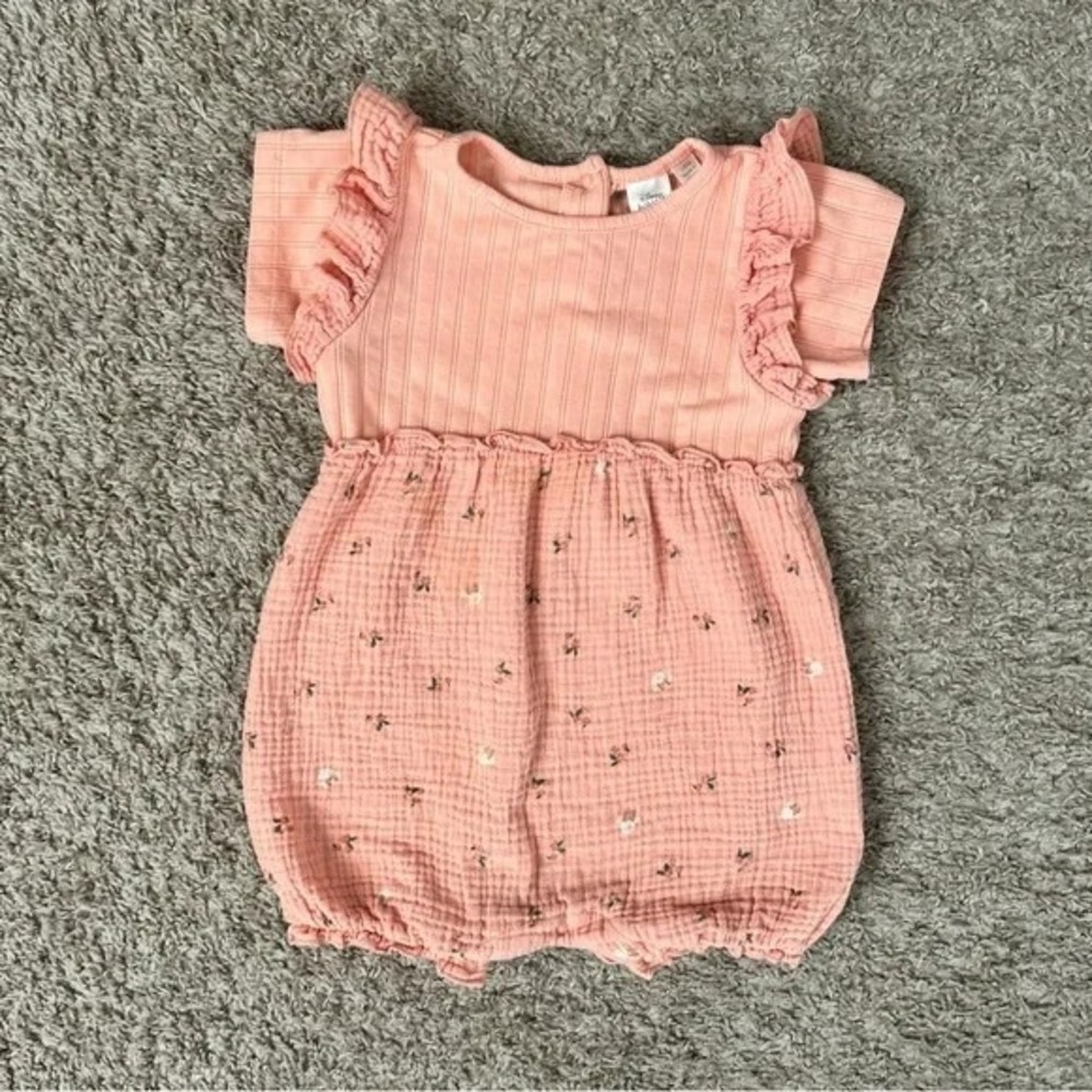 Disney Baby I Girls Peach Floral Ribbed Gauze‎ Ruffle Romper I Size 18M I EUC